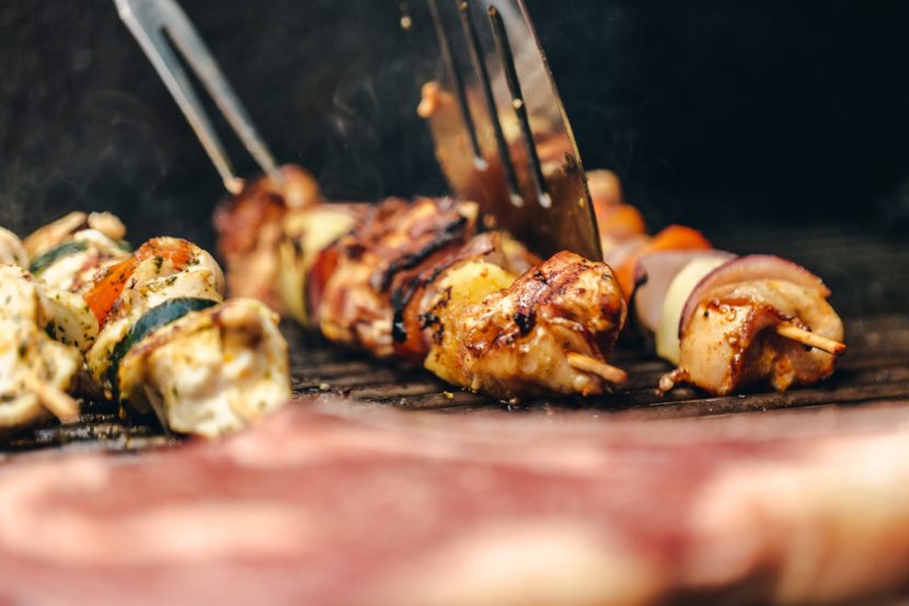 brochettes-poulet-boeuf-agneau-un-air-de-vacances