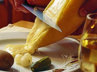 raclette fromage fondue tartiflette vin trois fois vin hiver montagne ski neige